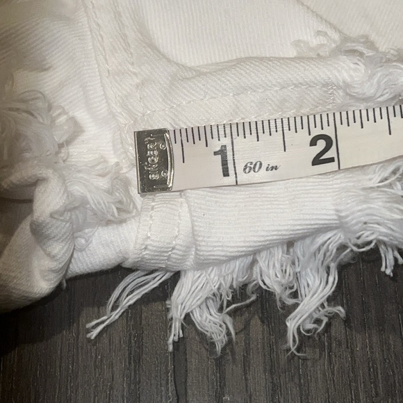 NWT Zara Hi-Rise White Distressed Denim Shorts Size 4 - Picture 11 of 14